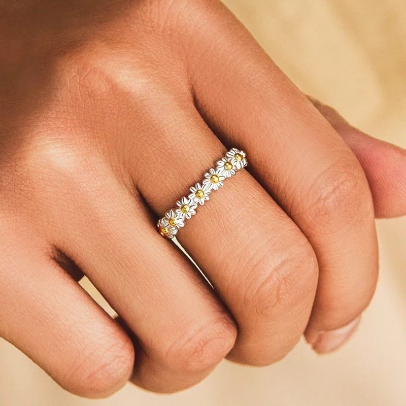 OPHÉLIE ELEGANT FILIGREE DAISY RING