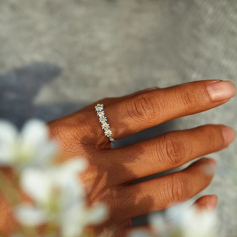 OPHÉLIE ELEGANT FILIGREE DAISY RING