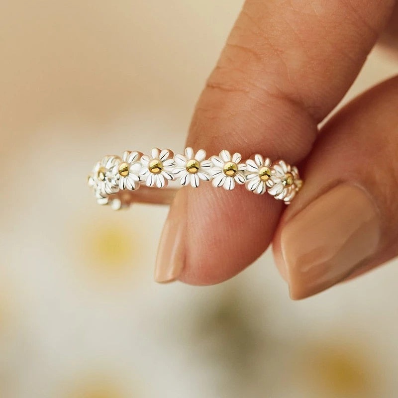OPHÉLIE ELEGANT FILIGREE DAISY RING