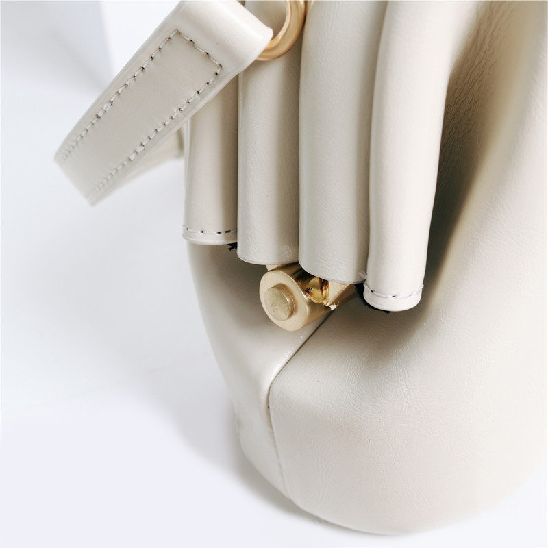 REVÊRIE ELEGANT LEATHER HANDBAG