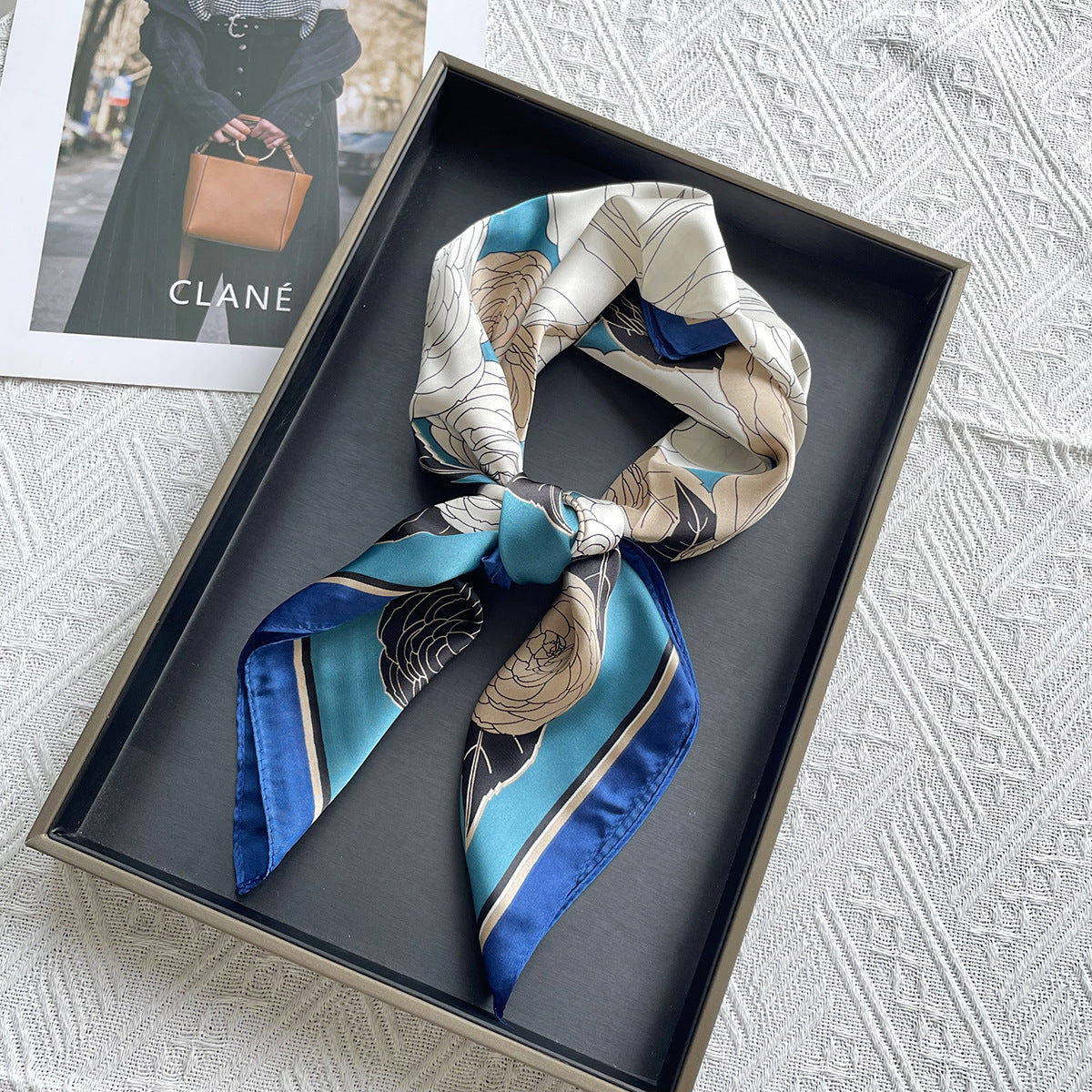 L'ÉCLAT LOTUS™ VINTAGE SATIN SCARF